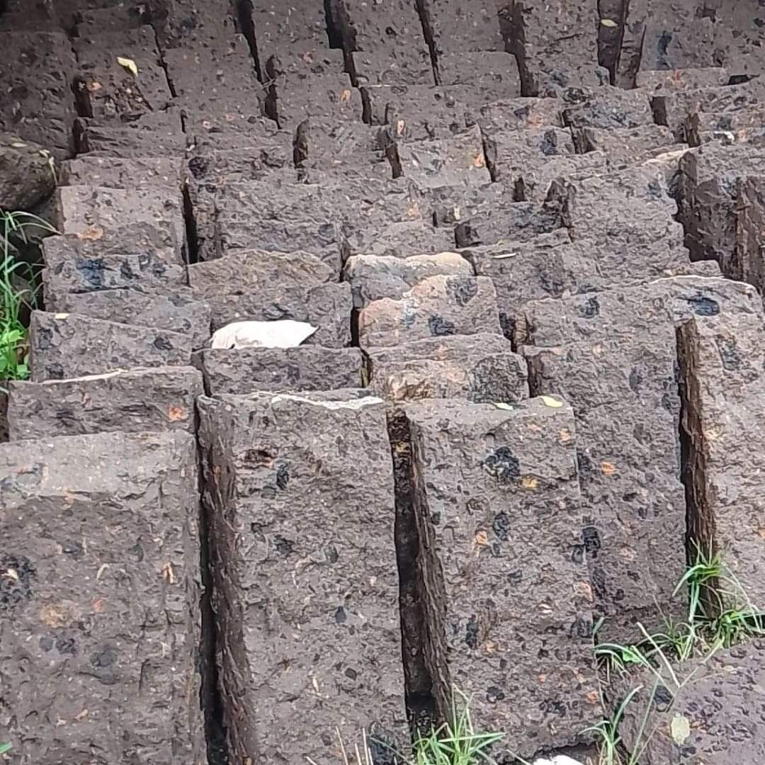 ADOBE BLOCKS 12x24 INCHES/46 INCHES THICK on Carousell