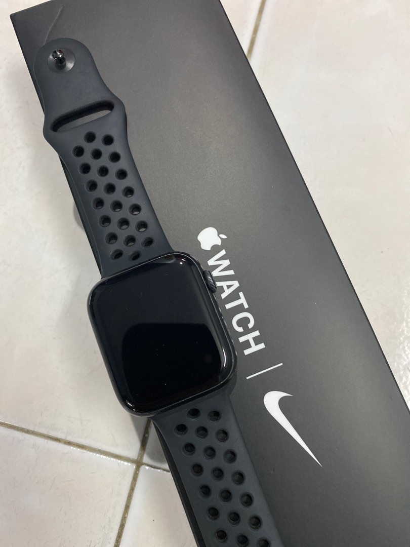 First nike hotsell apple watch