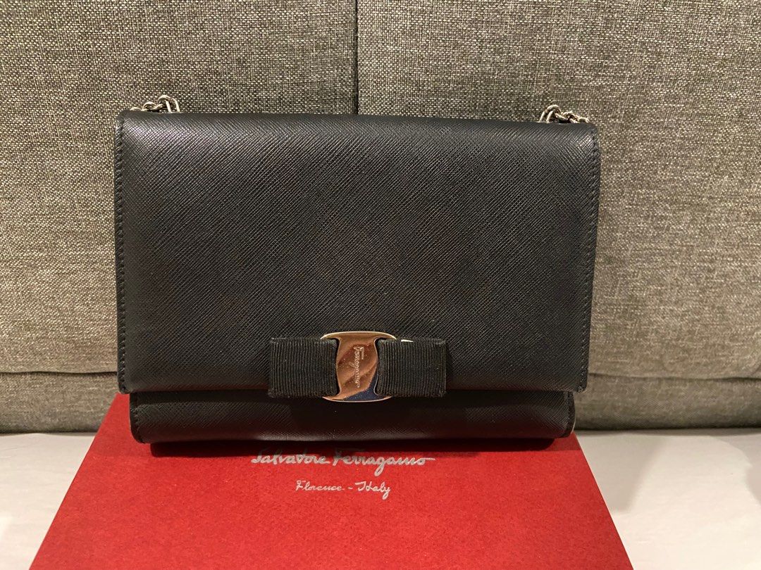 Salvatore ferragamo miss 2025 vara bow bag