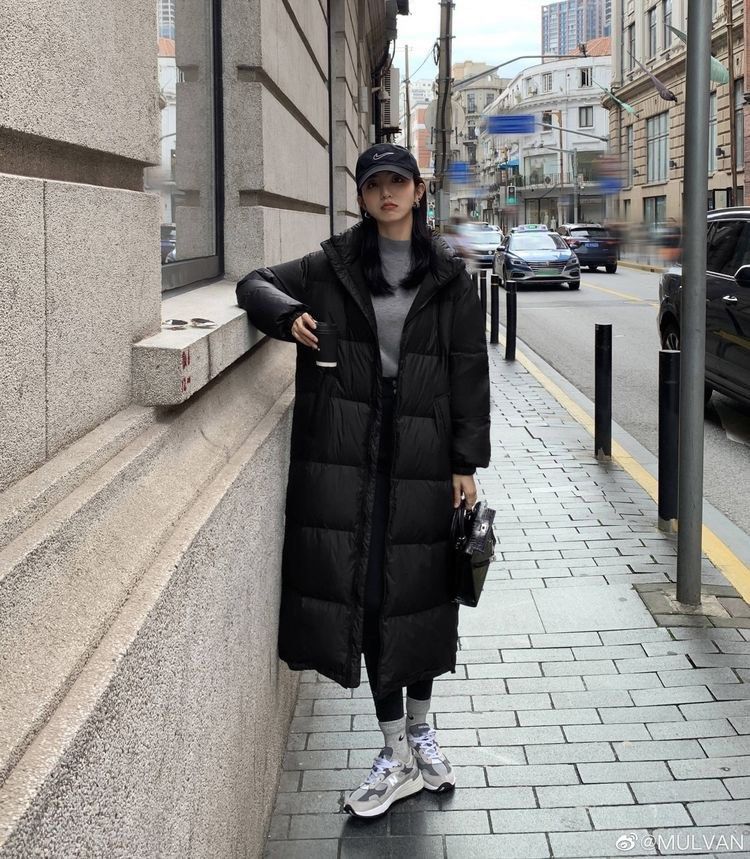 Black puffer hotsell coat outfit