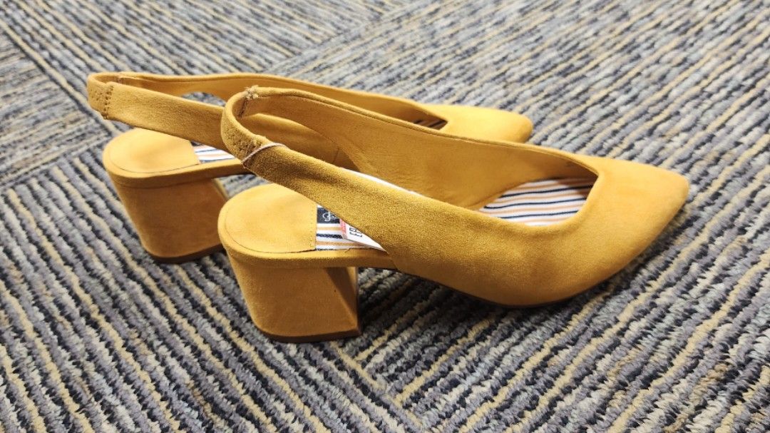 Mustard yellow suede heels online