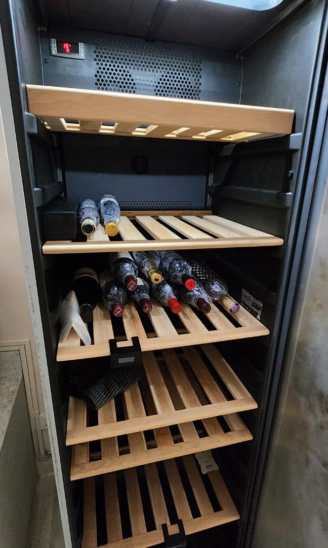 Bosch Wine Fridge, TV & Home Appliances, Kitchen Appliances, Wine