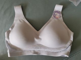 (Category: ) located in . Submitted by mssaigon2x (Listing ID 1245443874, Image 1). Description: .
