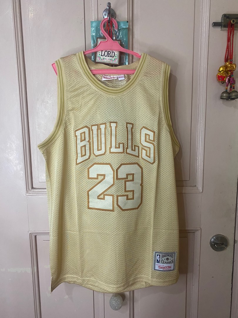 Bulls Cream Jersey Men s Fashion Activewear on Carousell