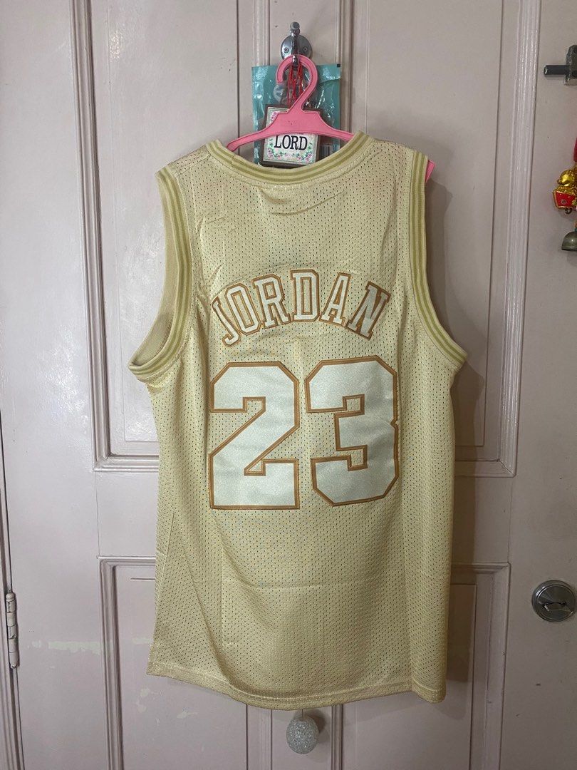 Bulls Cream Jersey Men s Fashion Activewear on Carousell