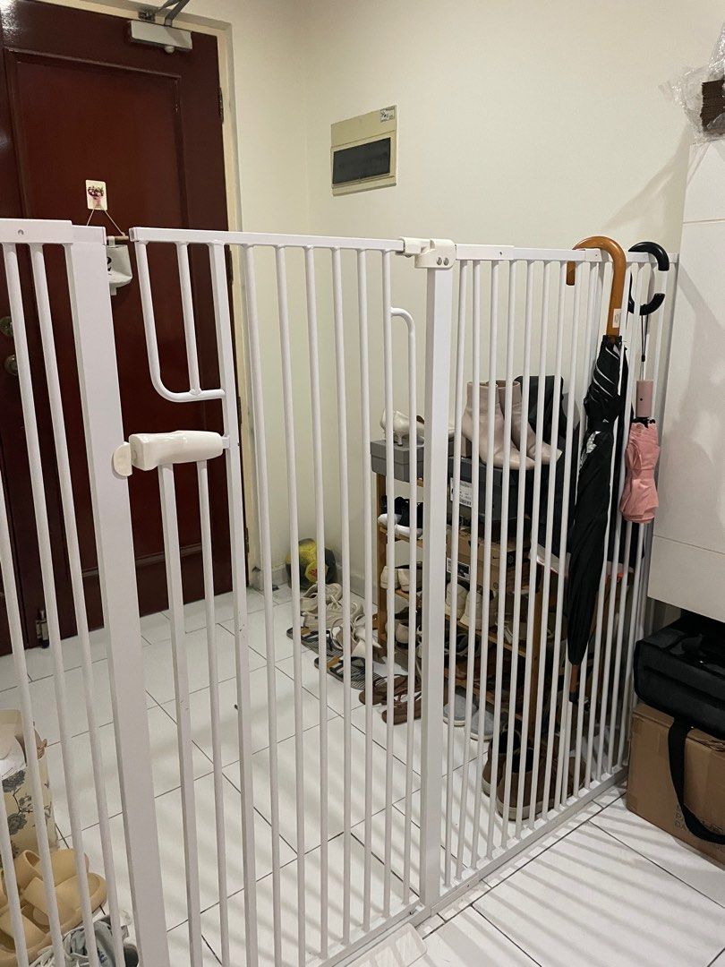 Cat & kids safety gate, Babies & Kids, Baby Nursery & Kids Furniture, Safety Gates, Locks