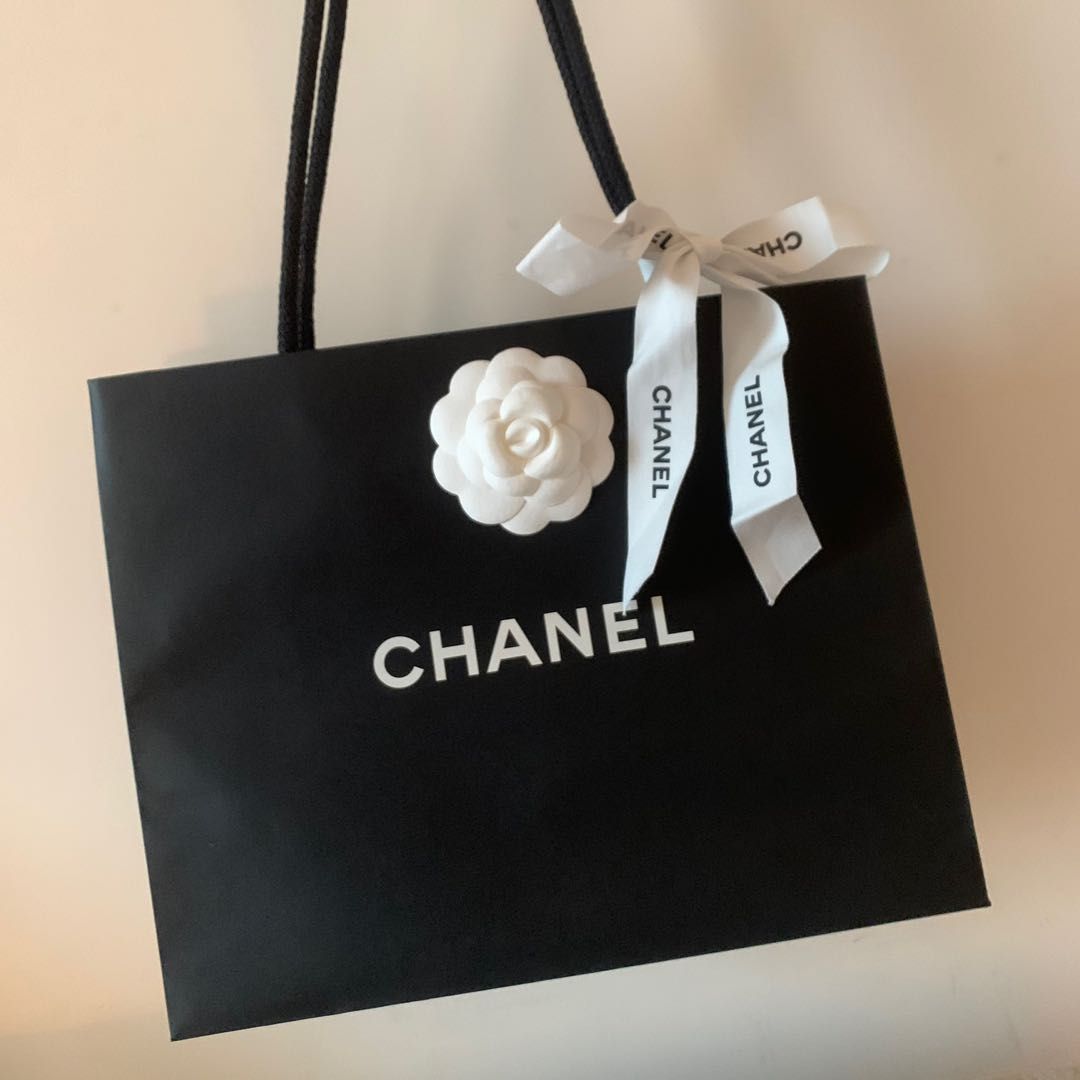 Chanel 紙袋, 傢俬＆家居, 其他, 收納箱及袋- Carousell