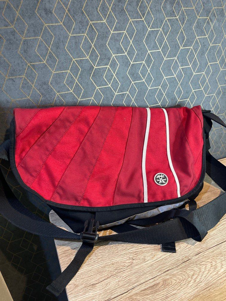 Crumpler Messenger Bag, Men's Fashion, Bags, Sling Bags on Carousell