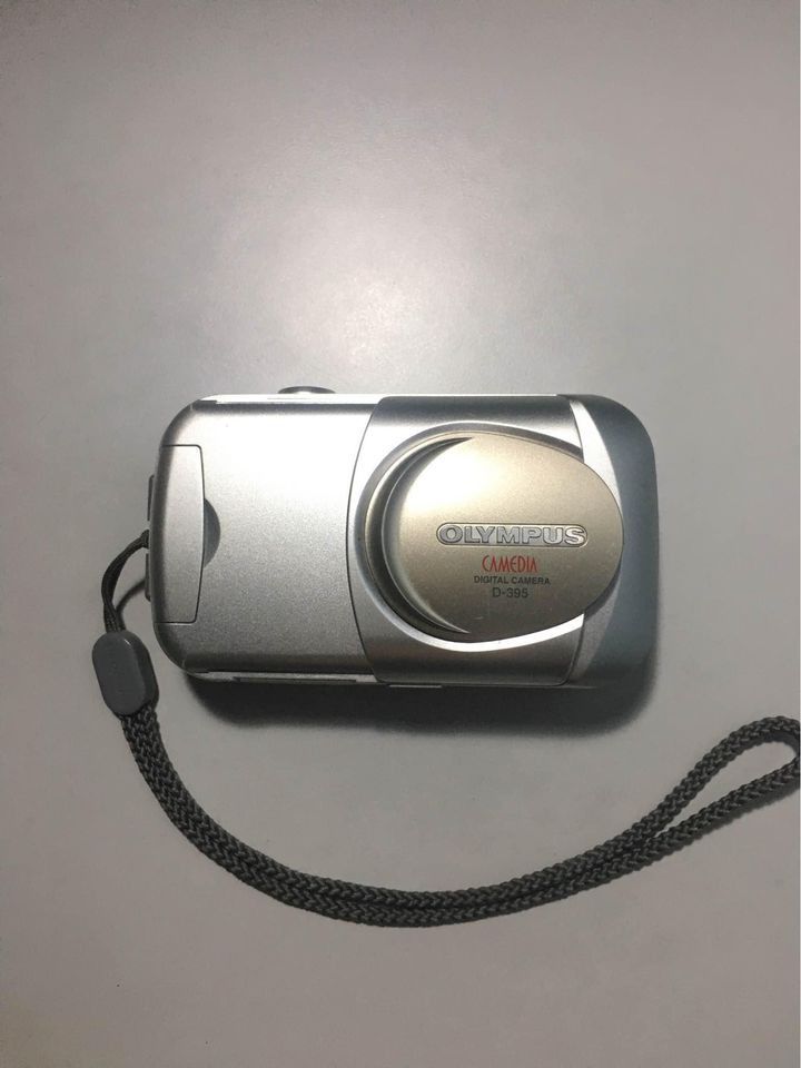 Digital Camera Olympus D-395 (Category: Cameras) located in Valenzuela. Submitted by alfeopaulramos7490 (Listing ID 1245480243, Image 3). Description: Olympus Camedia D-395 3.2 megapixel P3,999 free shipping Inclusion: * unit * original olympus wrist cord * original olympus pouch * double AA 100% working NO ISSUE All buttons are crispy no hard press Very vintage output.