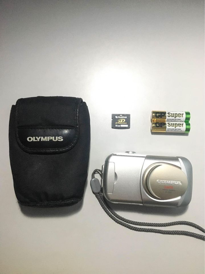 Digital Camera Olympus D-395 (Category: Cameras) located in Valenzuela. Submitted by alfeopaulramos7490 (Listing ID 1245480243, Image 1). Description: Olympus Camedia D-395 3.2 megapixel P3,999 free shipping Inclusion: * unit * original olympus wrist cord * original olympus pouch * double AA 100% working NO ISSUE All buttons are crispy no hard press Very vintage output.