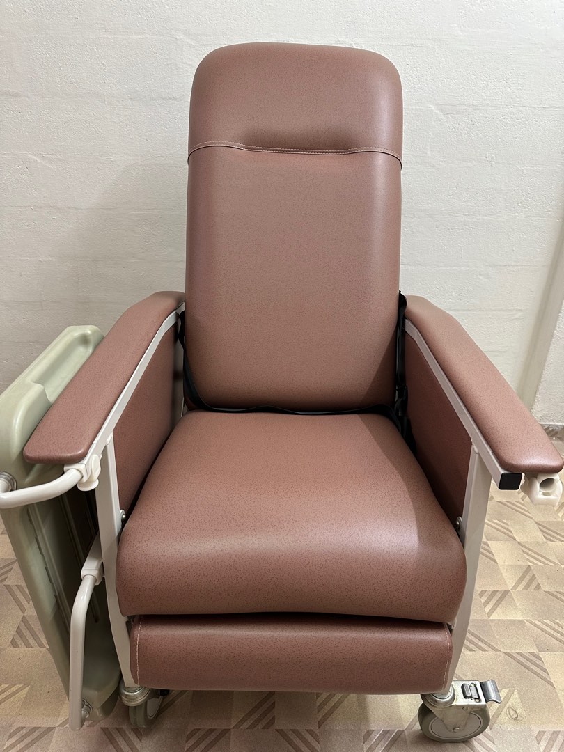 DNR Recliner Geriatric Chair, Health & Nutrition, Assistive