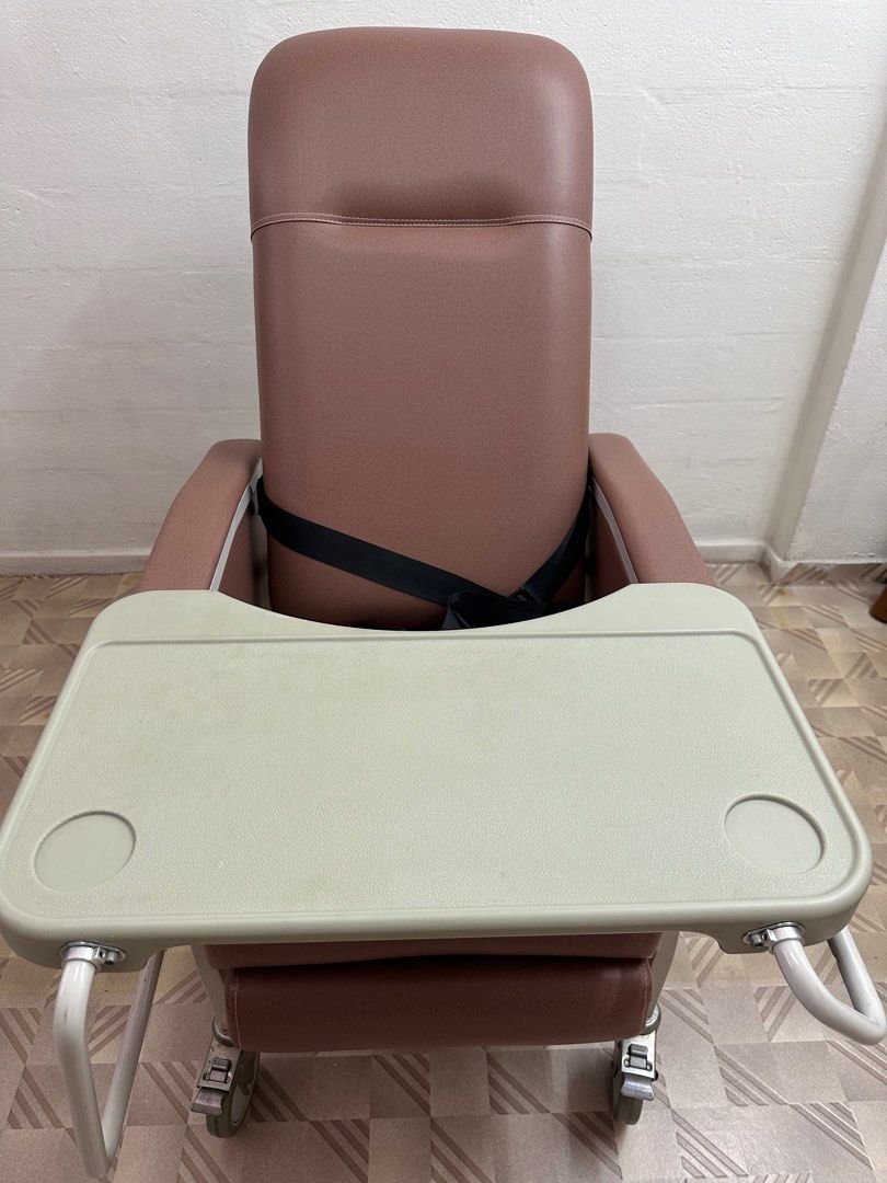 DNR Recliner Geriatric Chair, Health & Nutrition, Assistive