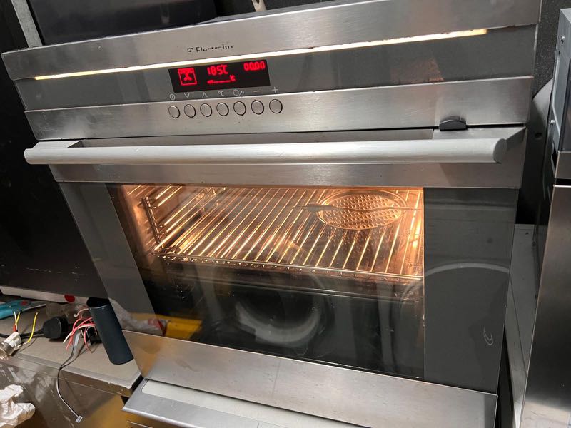 Electrolux high end oven with warranty with delivery and replacement