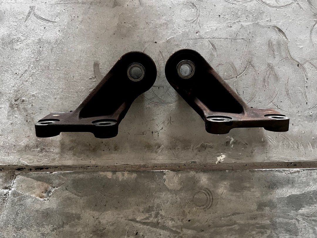 Evo 9 Rear Diff Brackets, Car Accessories, Accessories on Carousell