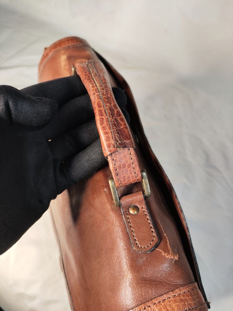 Geoffrey beene deals leather bag