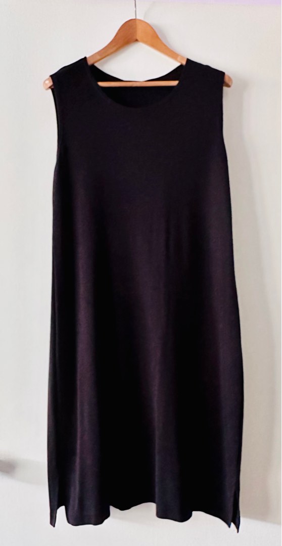GIORDANO LADIES] Black Sleeveless Short Dress w/Side Slits, Women's  Fashion, Dresses & Sets, Dresses on Carousell