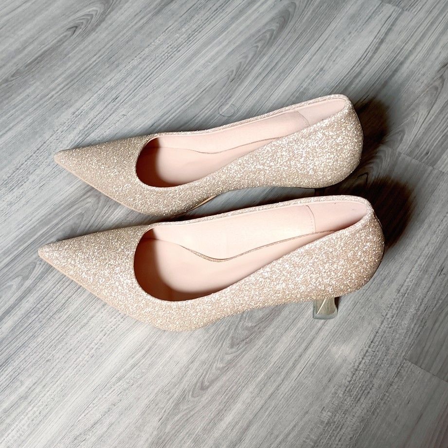 GOLD GLITTER HEELS Women s Fashion Footwear Heels on Carousell