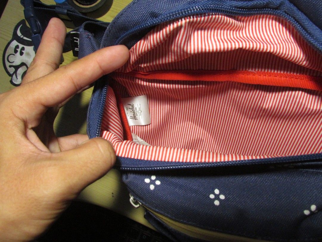 Herschel, Men's Fashion, Bags, Belt bags, Clutches and Pouches on Carousell