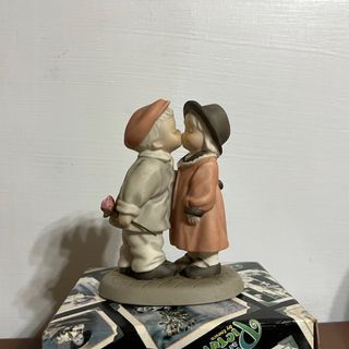 Kim Anderson’s pretty as a Picture “Love Sealed with a Kiss”
