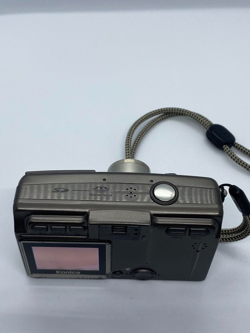 KONICA DIGITAL REVIO KD310Z 3.34 MEGAPIXELS CCD COMPLETE W BOX