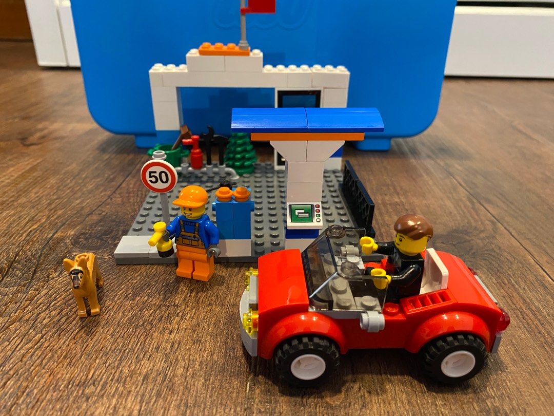 Lego hotsell petrol station