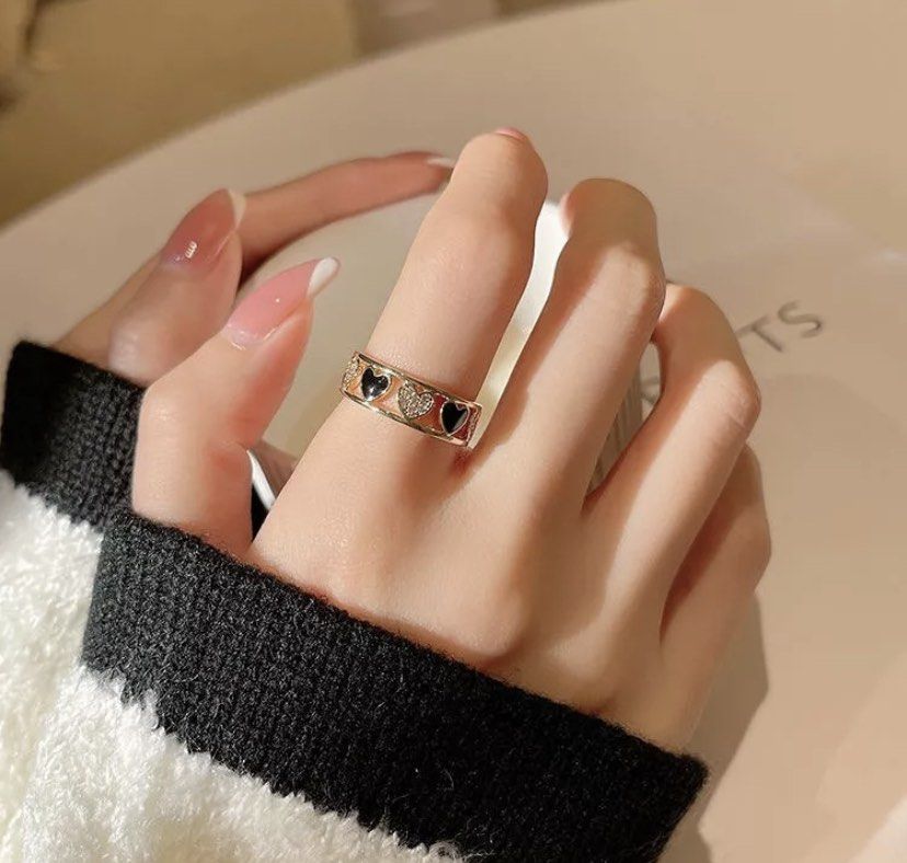 Cartier love ring new arrivals index finger