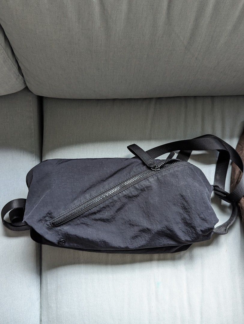 Lululemon Fast Track Bag 1.0 10L, 男裝, 袋, 小袋- Carousell