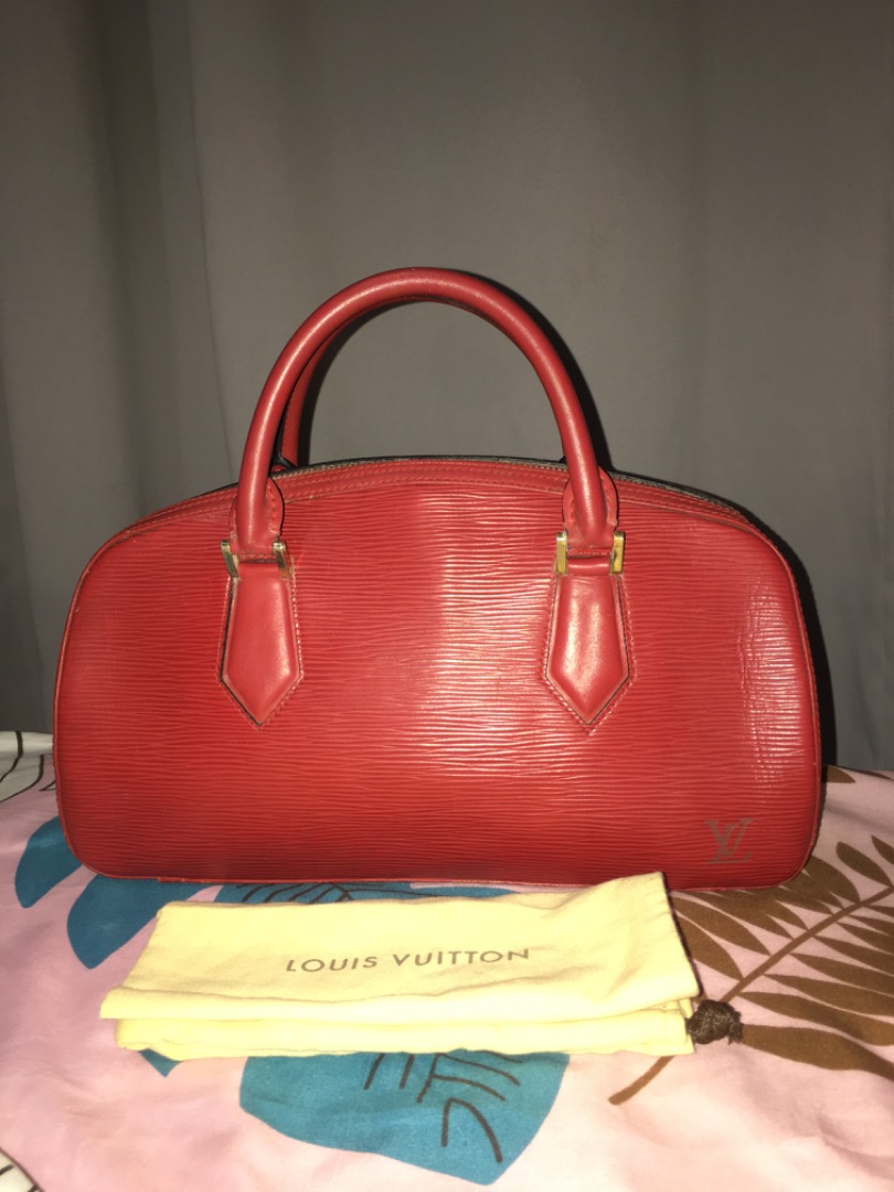 Authentic Louis Vuitton Epi Reverie Shoulder Bag, Luxury, Bags & Wallets on  Carousell