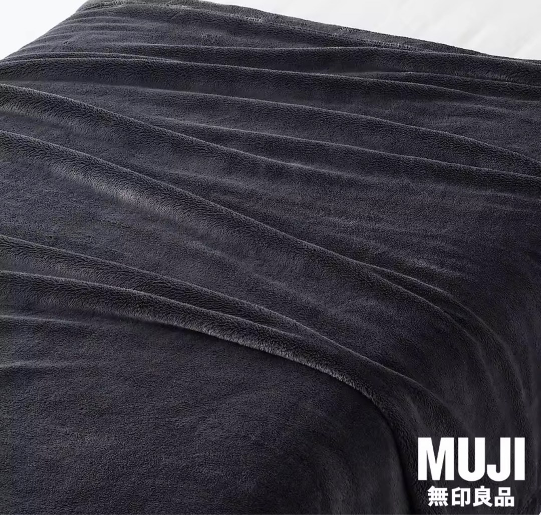 MUJI blanket 140cm x 200cm, Furniture & Home Living, Bedding & Towels