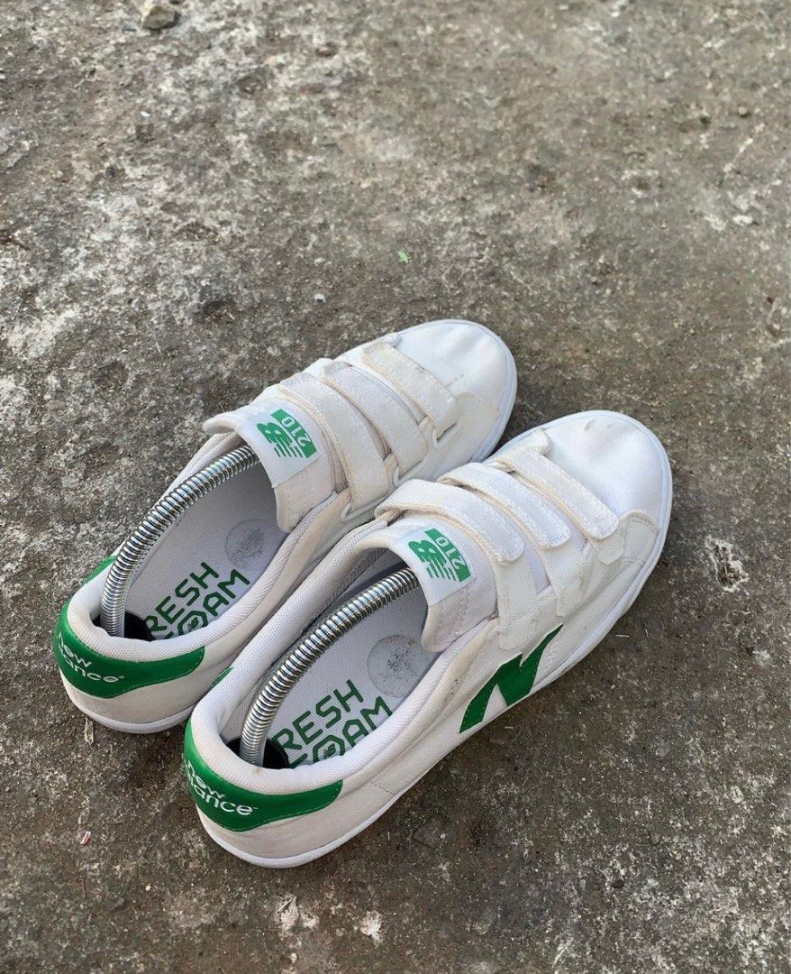 New Balance 210 Velcro, Fesyen Pria, Sepatu Sneakers di Carousell