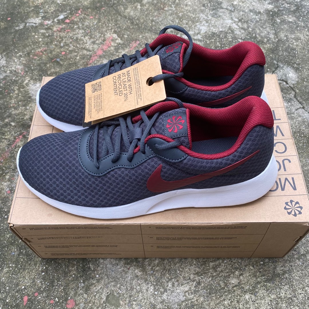 Nike tanjun maroon best sale
