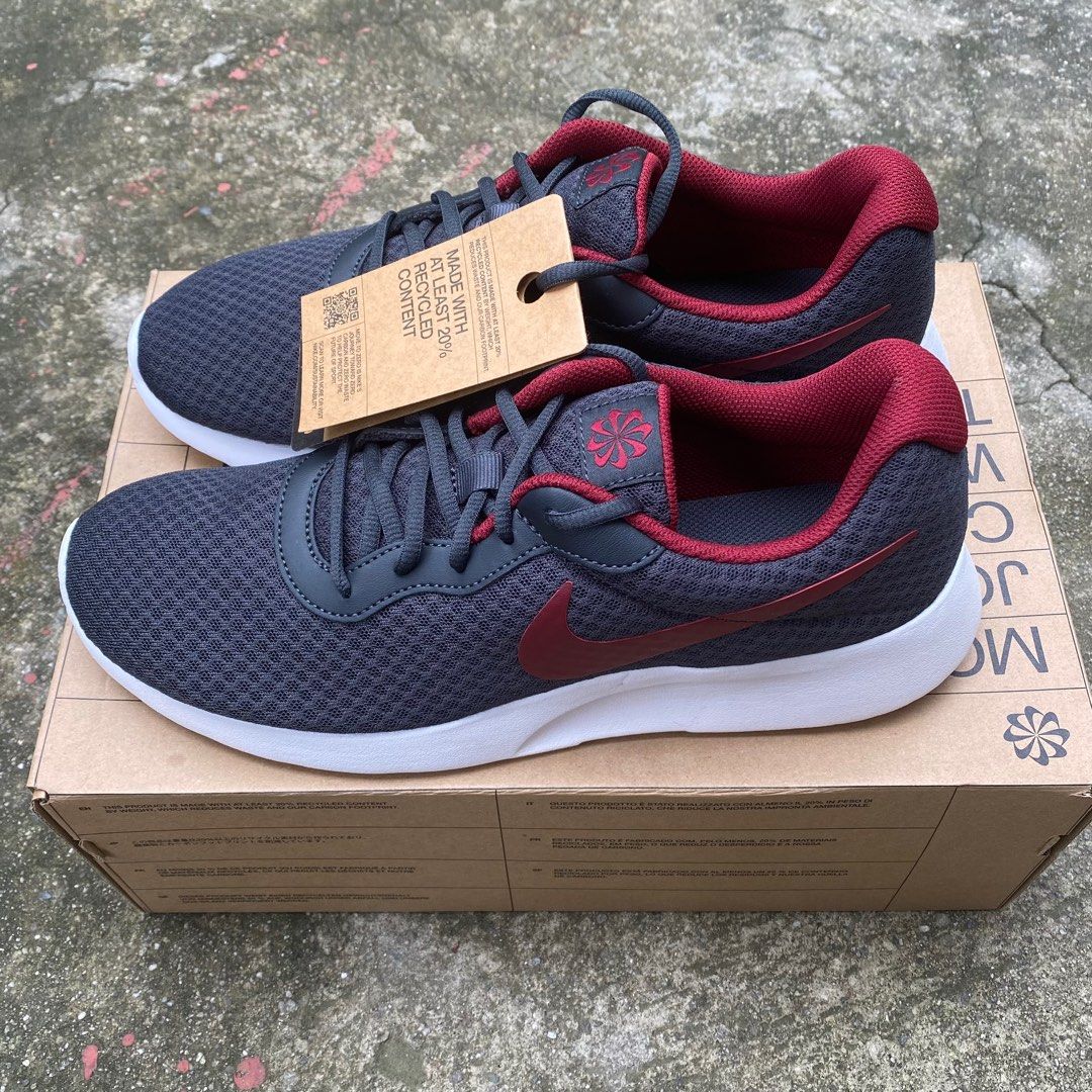 Women s nike discount tanjun sneakers burgundy