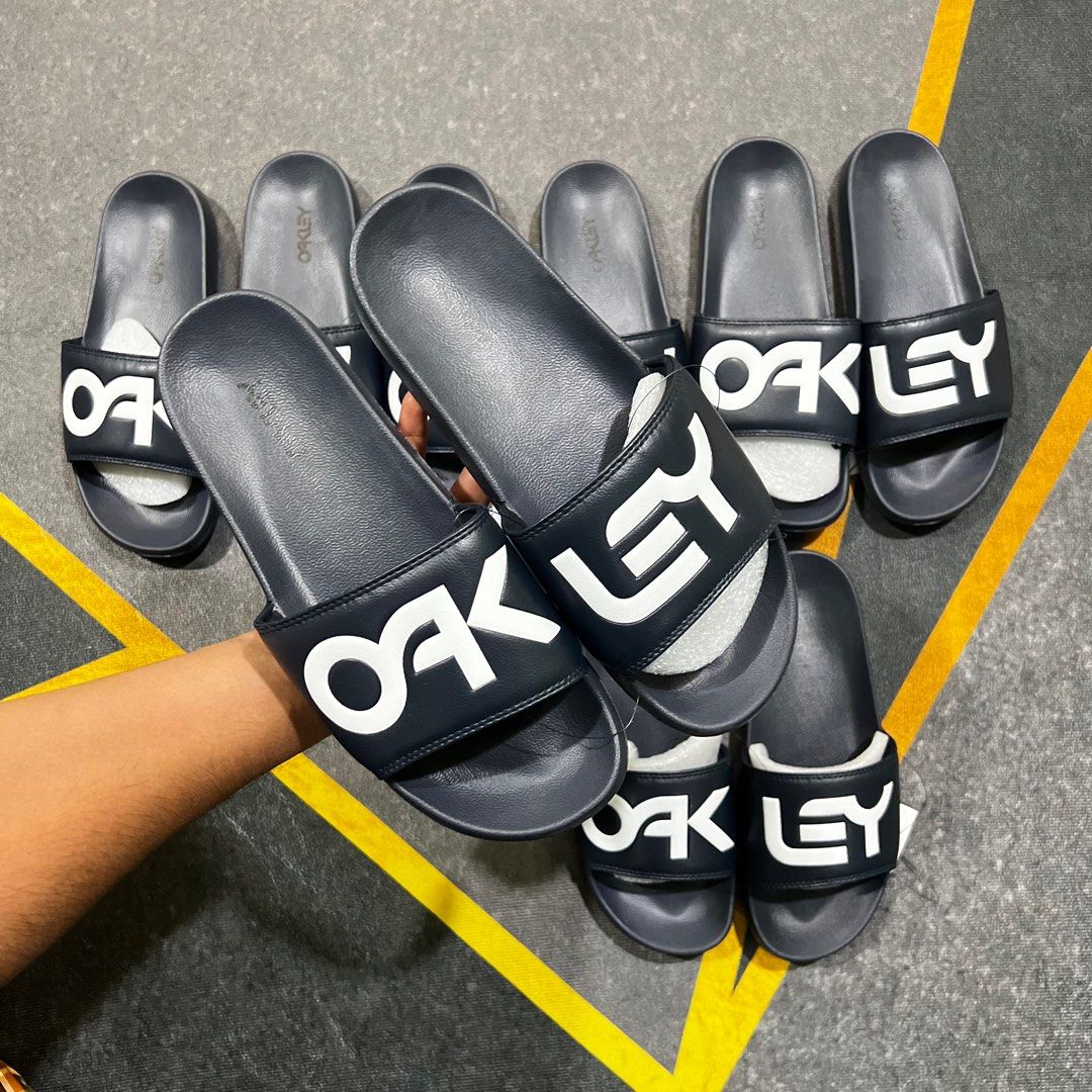 Oakley Slide 10 UK