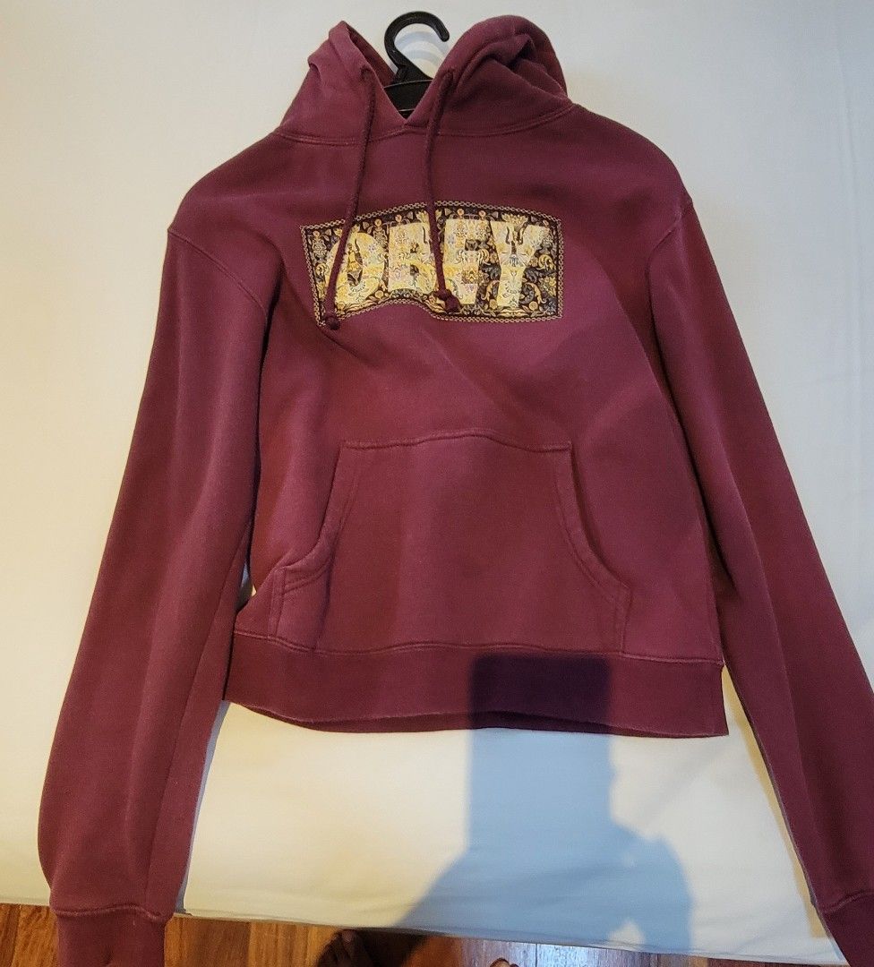Maroon deals drug rug