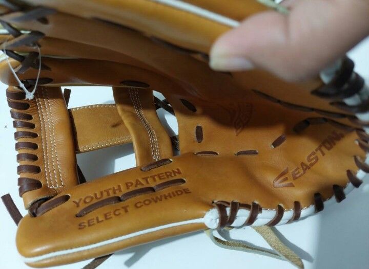 ORIGINAL EASTON X SERIES YOUTH GLOVES on Carousell