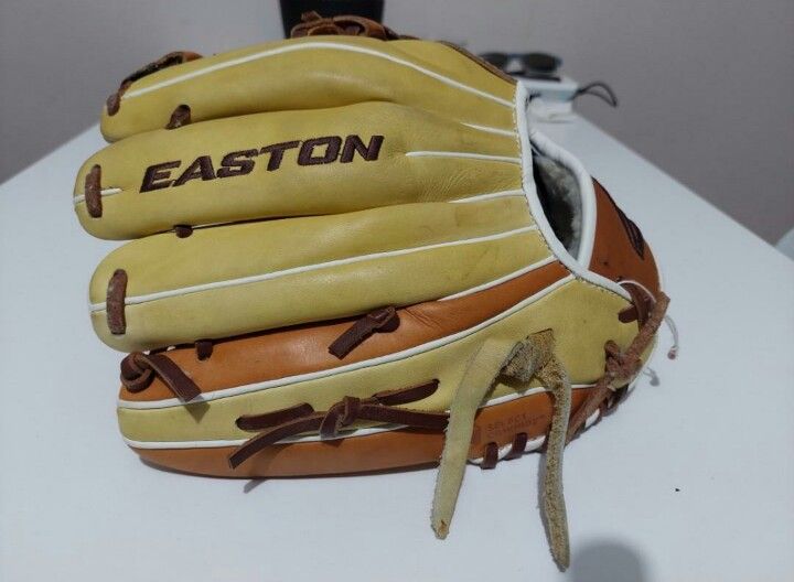 ORIGINAL EASTON X SERIES YOUTH GLOVES on Carousell