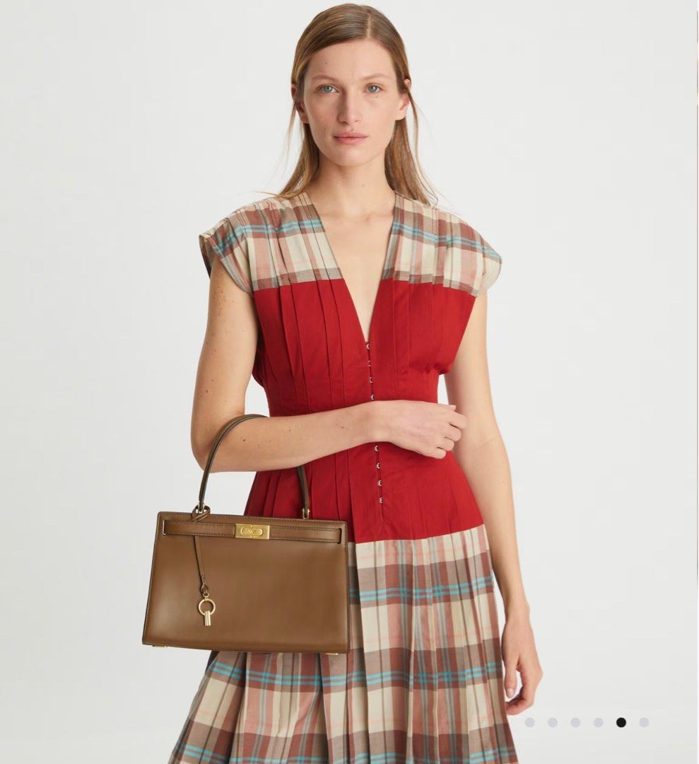 💯ORIGINAL TORY BURCH LEE RADZIWILL SMALL BAG MOOSE (Category: Luxury Bags & Wallets) located in Quezon City. Submitted by ashongsstore (Listing ID 1245443389, Image 1). Description: Saleeee 🇵🇭ONHAND🇵🇭 Lee Radziwill Small Bag Moose ‼️Please look at our pictures as that is exactly what you are purchasing‼️ 10000% Original Not REPLICA, OEM, TOP GRADE QUALITY, AUTHENTIC QUALITY or Any other Terms to DENOTE FAKE! 😎 . Guaranteed ORIGINAL AND BRAN