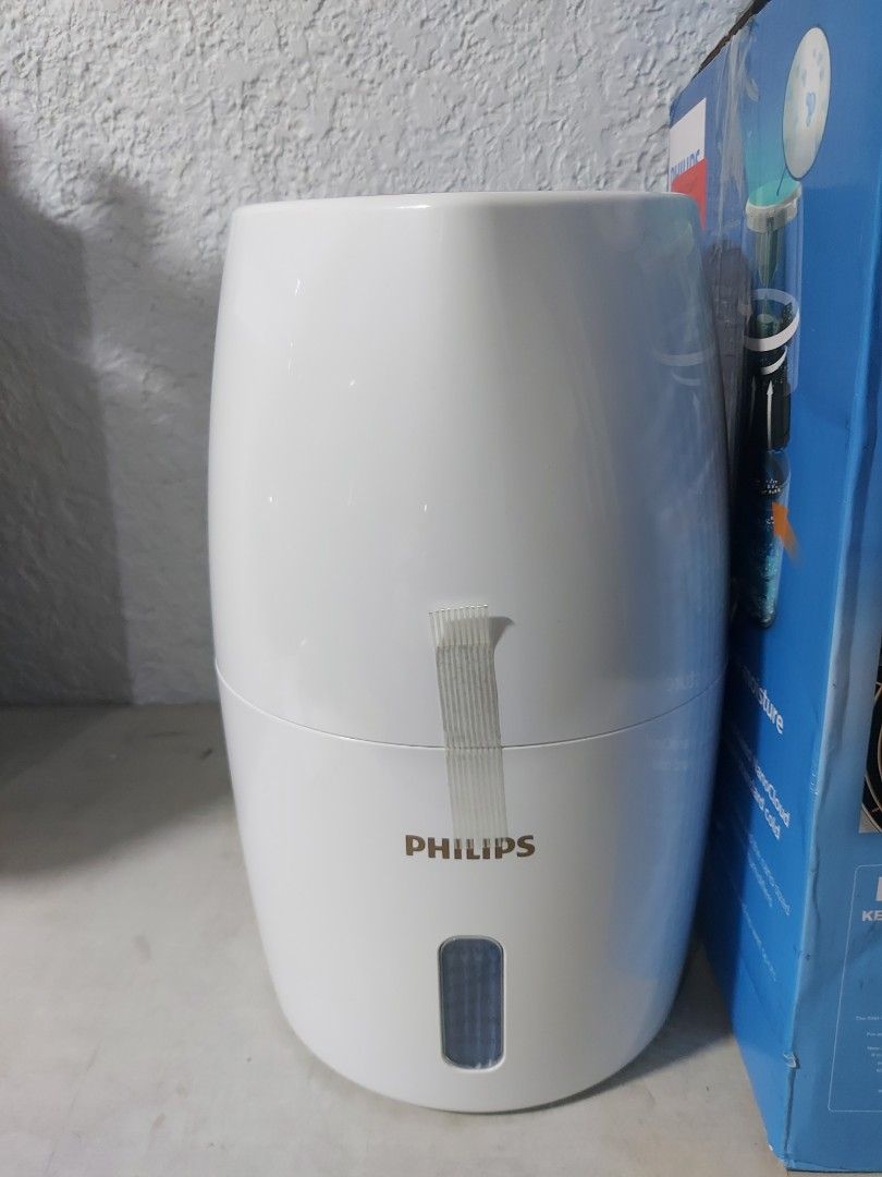 Philips Air Humidifier (Category: Air Purifiers & Dehumidifiers) located in Taguig. Submitted by potato_corner (Listing ID 1245480784, Image 2). Description: Philips Air Humidifier ✅️Box ✅️Manual ✅️Filter Australia mall pull out Use as display unit 3500 slightly negotiable.