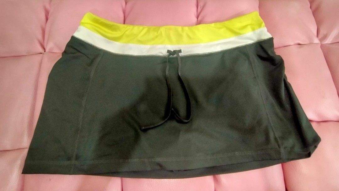 Plus size Tek Gear tennis skirt (Category: Activewear) located in Cebu City. Submitted by angel178 (Listing ID 1245487187, Image 1). Description: good condition ➡️ pls! note color may vary due to lighting.