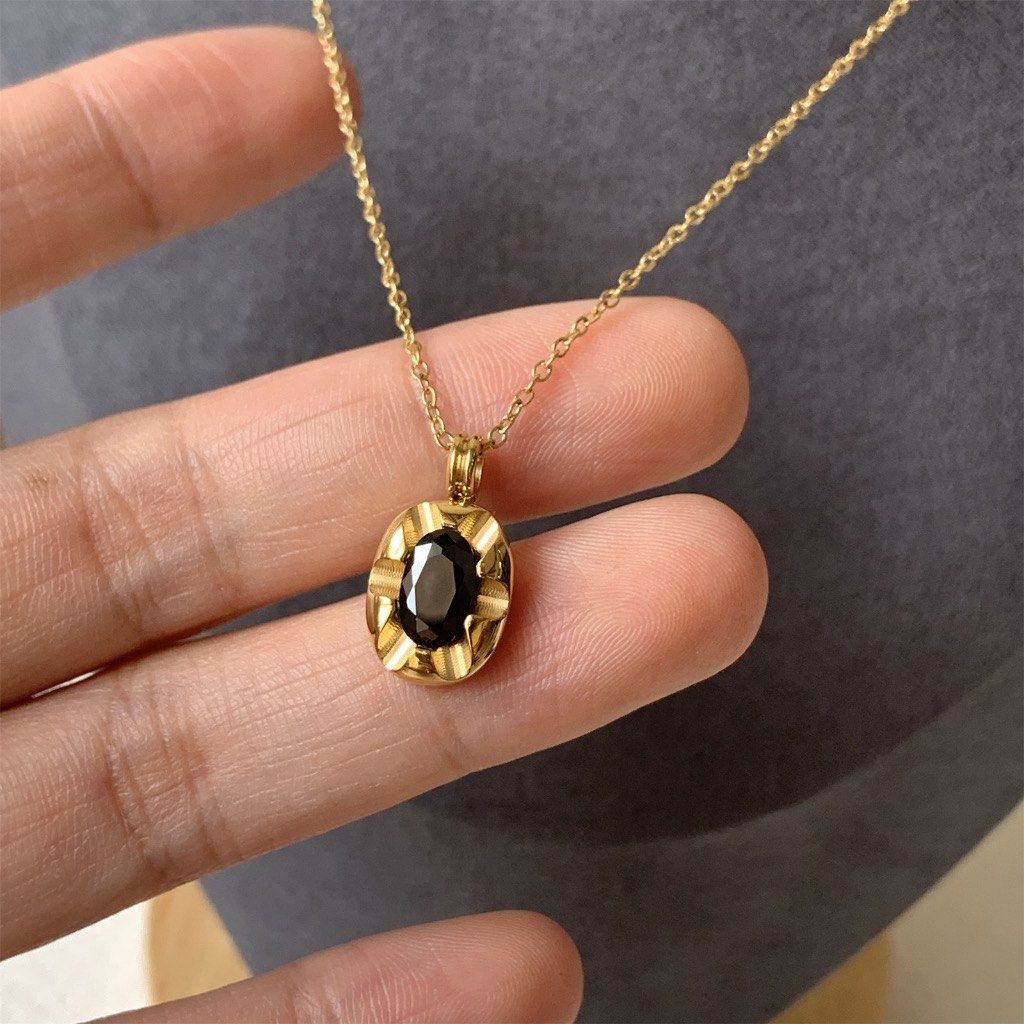 Pluto shop pearl necklace