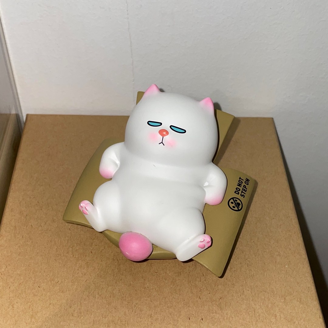 POP MART x VIVI CAT Lazily Sitting, Hobbies & Toys, Toys & Games on ...