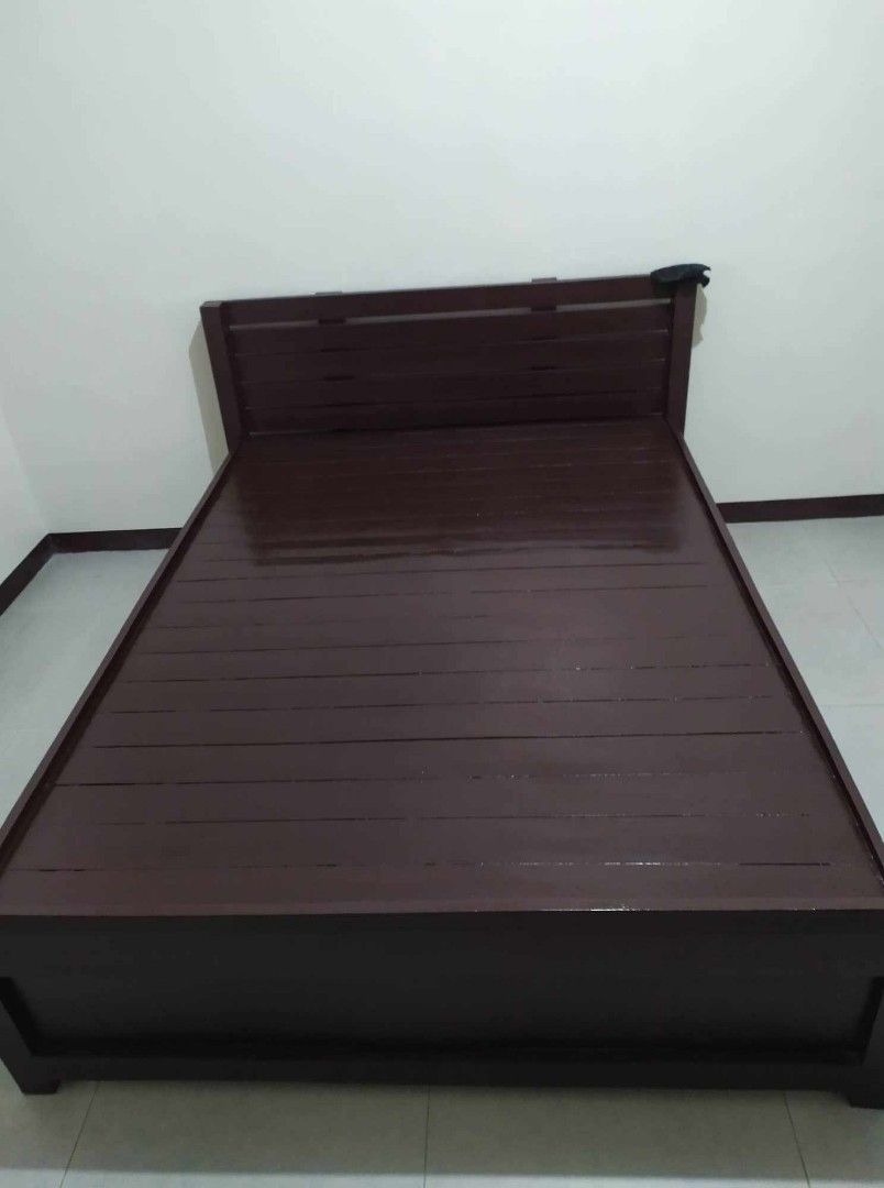 RUSH NEED TO DISPOSE ASAP!! QUEEN SIZE WOOD BED FRAME WITH PULL OUT