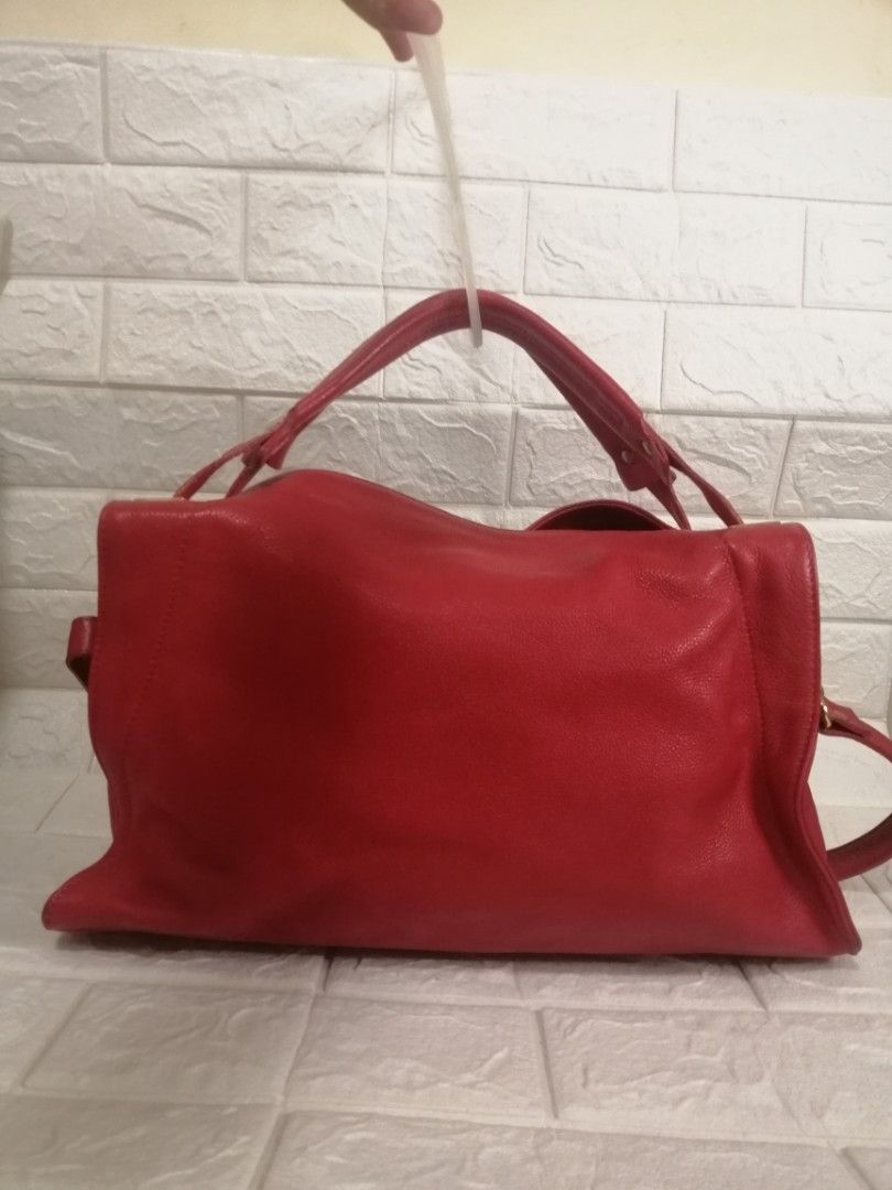 Sandro 2-way Leather Satchel Bag (Category: Luxury Bags & Wallets) located in Las Pinas. Submitted by etoksi1234 (Listing ID 1245557388, Image 2). Description: Pre-loved Sandro 2-way Leather Satchel Bag. With minimal signs of usage on rubber lining. Please zoom in photos for reference. Gold Tone hardware. Made in Italy. Please manage your expectations. All sales are final. Kindly examine pictures carefully when buying online. No return, exchange 