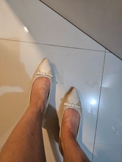 Sepatu kantor - sepatu heels - heels krem - heels cream - heels khaki