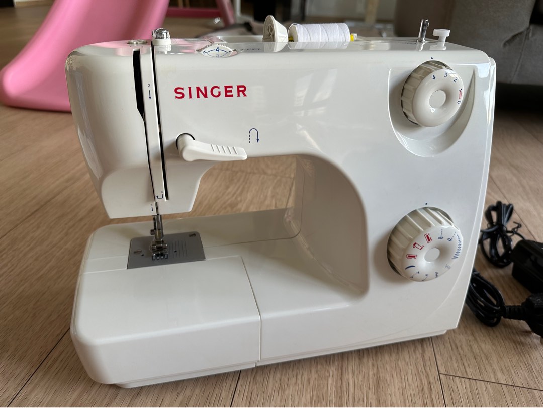 Singer 8280 Sewing machine, TV & Home Appliances, Other Home Appliances