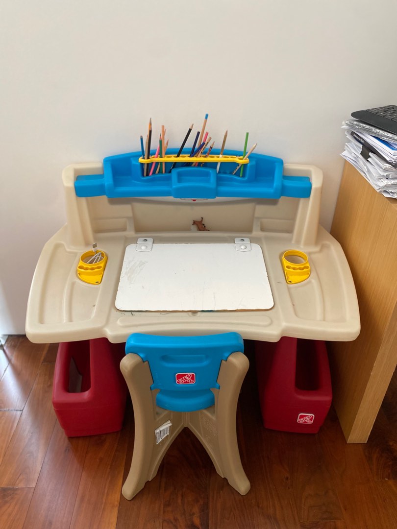 Step2 Children’s desk bureau writing table with chair, Babies & Kids