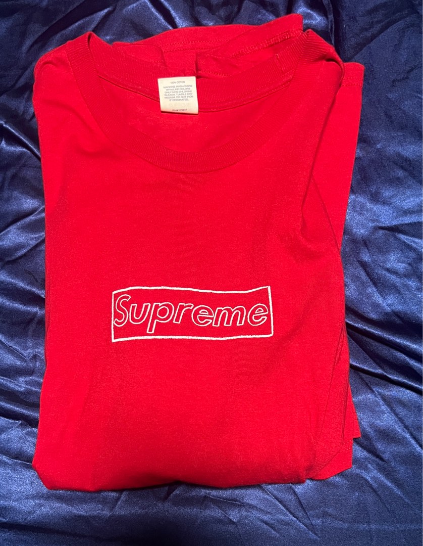 supreme kaws chalk logo tee red, 名牌, 服裝- Carousell