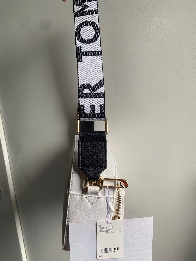 Tommy hilfiger deals strap bag