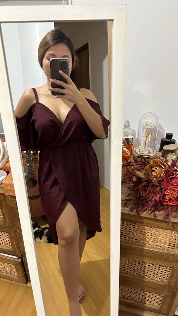 Torrid Maroon Sexy Dress Stretchable waist Adjustable Strap Size 2