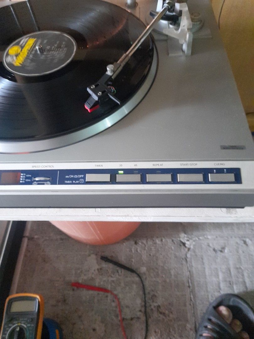 Direct drive turntable for LP (Category: Other Audio Equipment) located in Marikina City. Submitted by joeycaguingin (Listing ID 1245429870, Image 3). Description: aurex turntable 110volts in good condistion with cartridge ang stylus no dust cover.